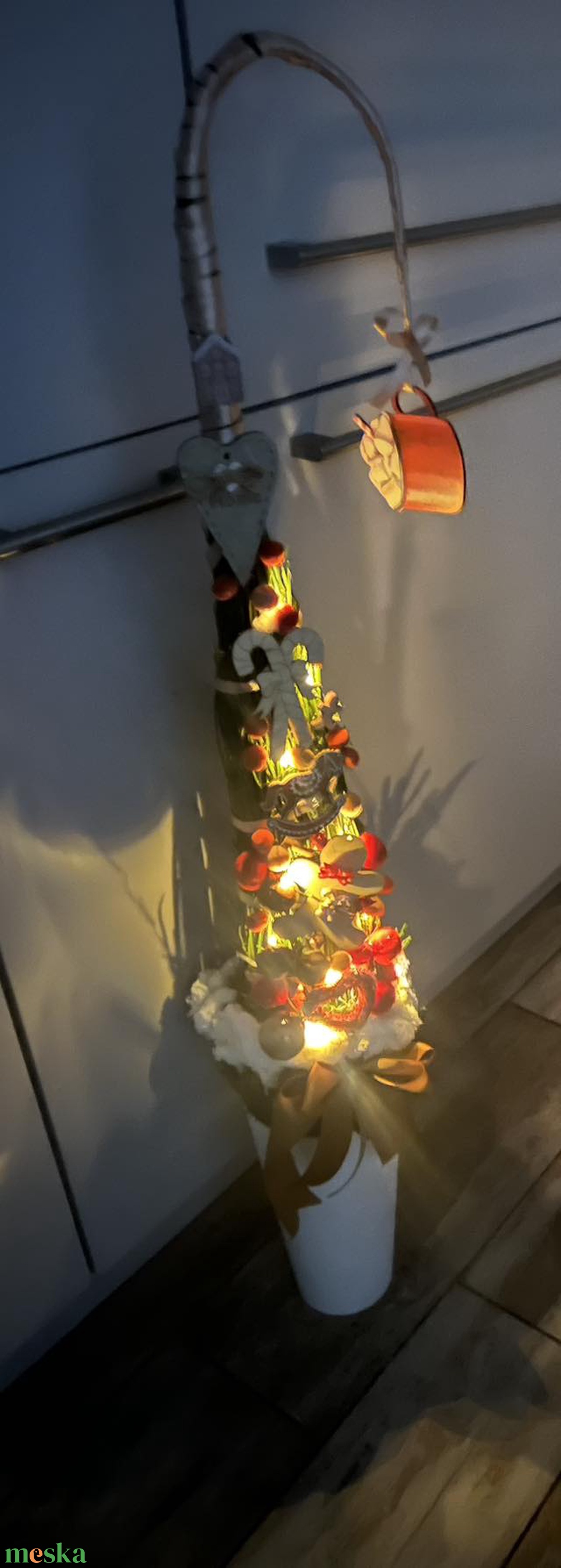 Grincsfa dekoráció  11,5 m, piros-fehér dekorral, LED-fénnyel mézis - karácsony - karácsonyi lakásdekoráció - karácsonyfa, grincsfa - Meska.hu