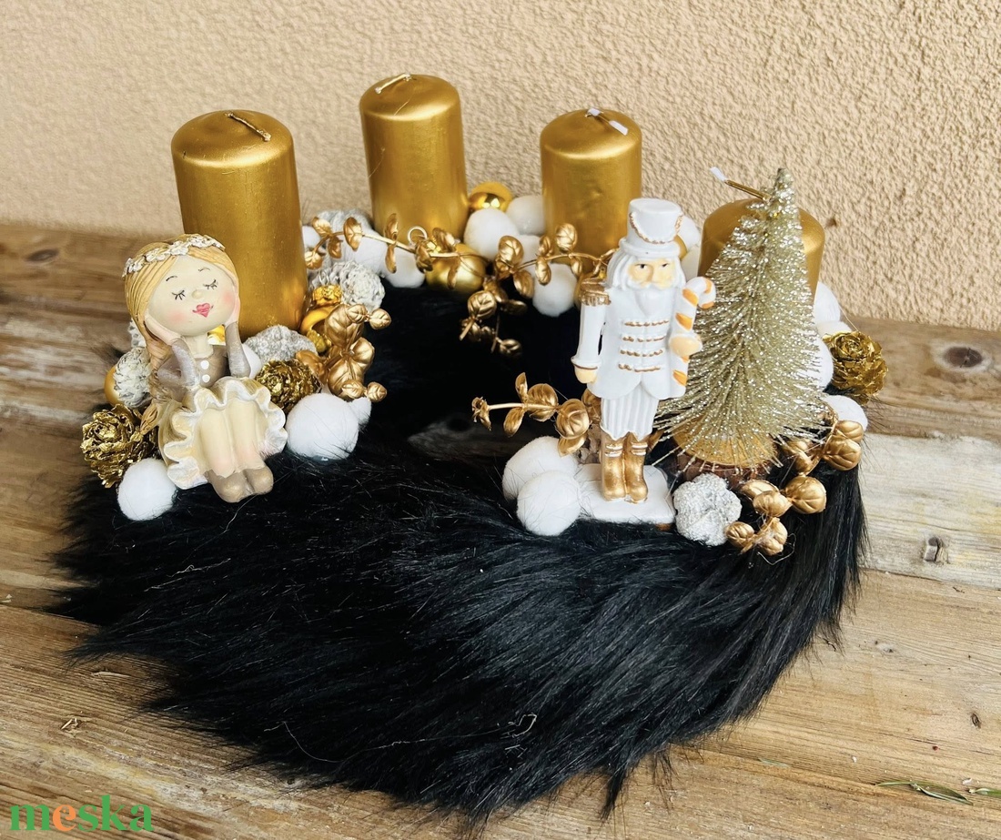 Adventi dekor  fekete szőrmés alapon arany dekor, 2 figurás, 30 cm - karácsony - adventi díszek - adventi asztaldísz - Meska.hu