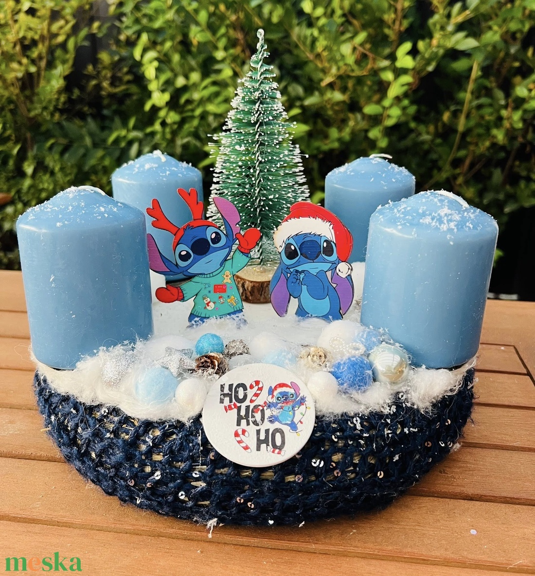  MINDEN AMI KARÁCSONY (ASZTALDÍSZ,AJTÓDÍSZ,DEKOROK STB) Stich Adventi Asztaldísz  26 cm  4 Vastag Kék Gyertyával  Sti - karácsony - adventi díszek - adventi asztaldísz - Meska.hu