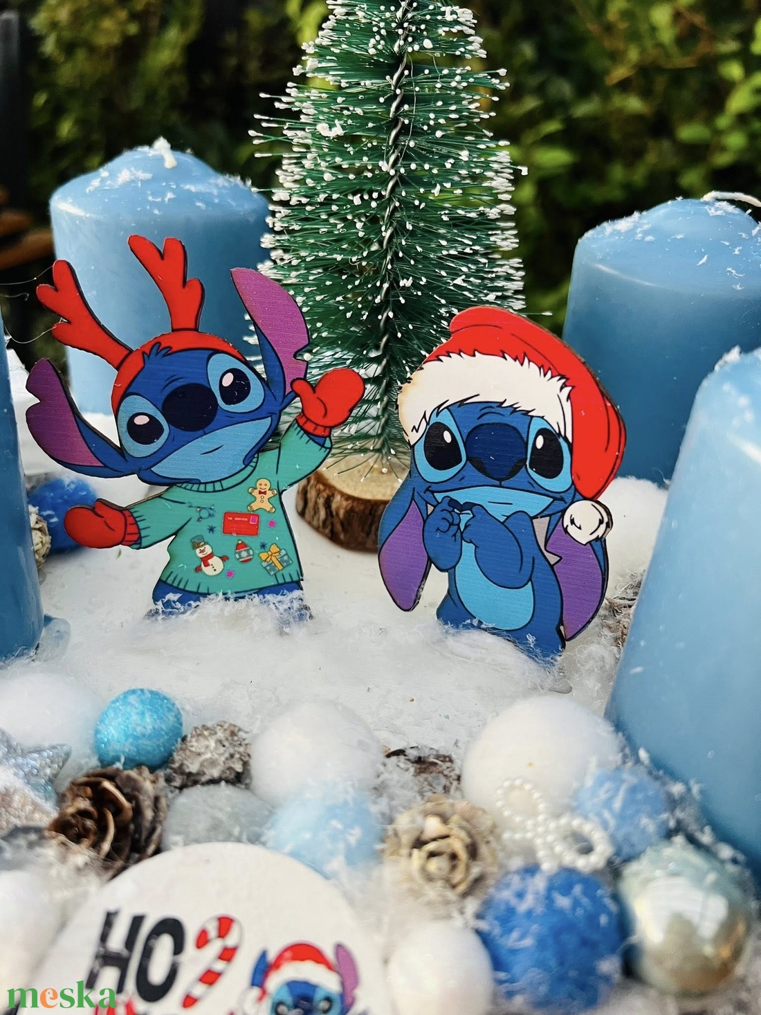  MINDEN AMI KARÁCSONY (ASZTALDÍSZ,AJTÓDÍSZ,DEKOROK STB) Stich Adventi Asztaldísz  26 cm  4 Vastag Kék Gyertyával  Sti - karácsony - adventi díszek - adventi asztaldísz - Meska.hu