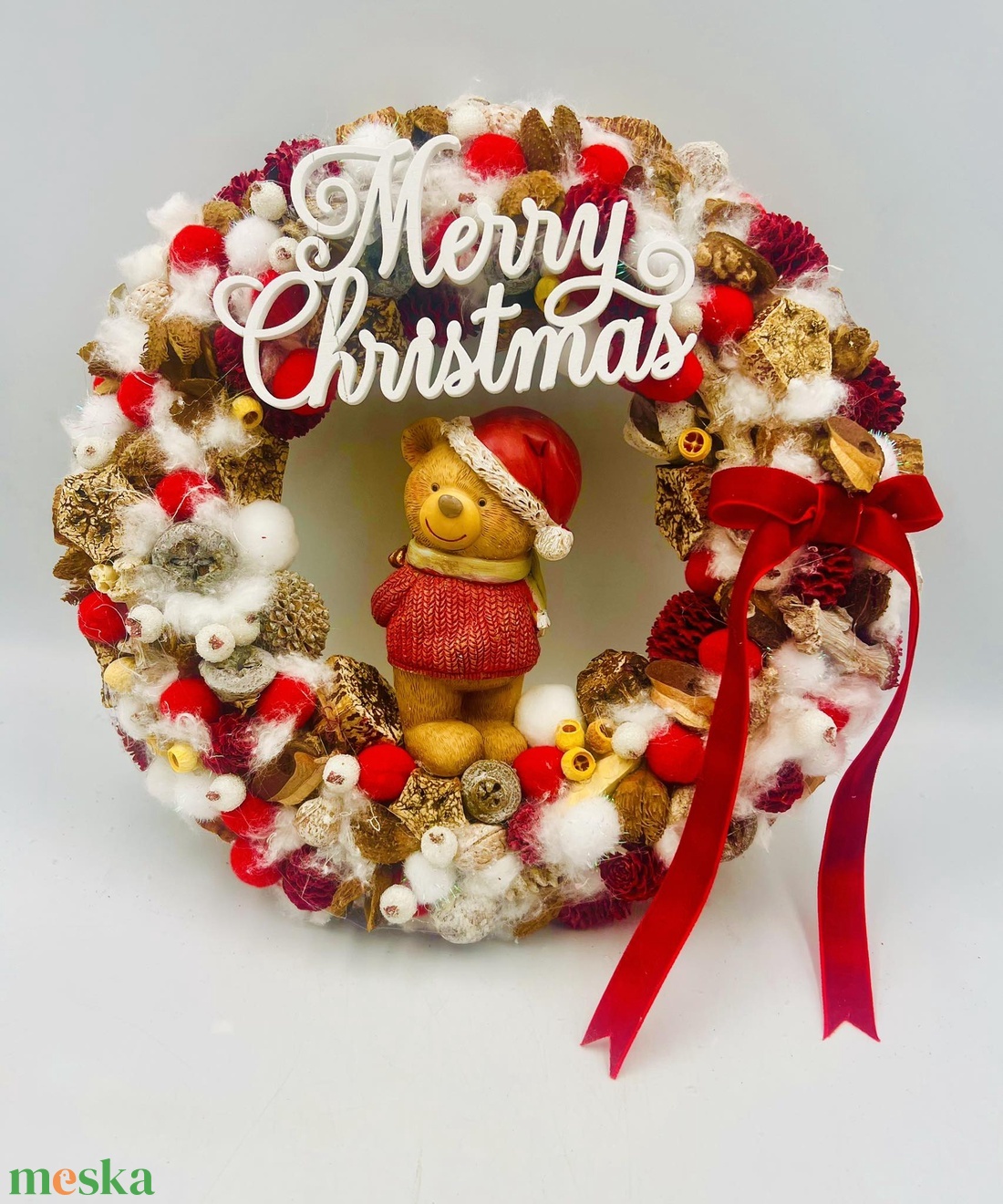 33 cm karácsonyi ajtódísz  fehér-barna-piros, nagy macival és Merry Christmas felirattal - karácsony - adventi díszek - adventi ajtódísz - Meska.hu