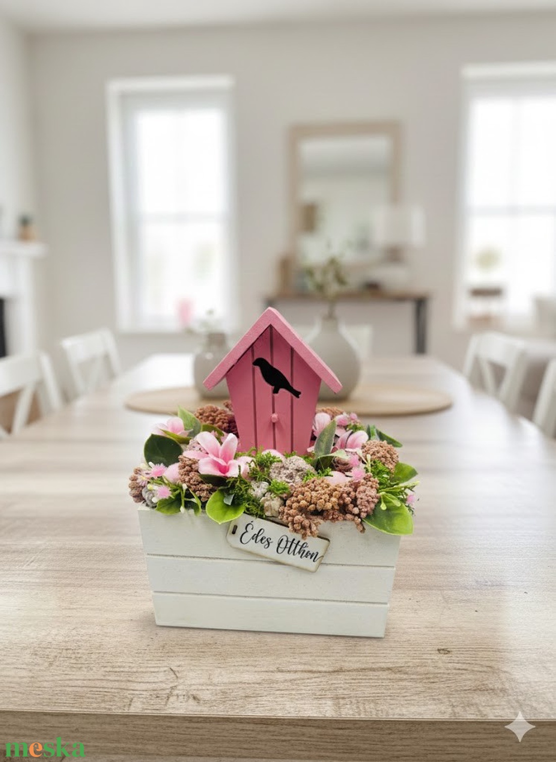 asztaldísz fehér fa ládában � rózsaszín madárházzal, mű zöldekkel és virágokkal - otthon & életmód - dekoráció - asztal és polc dekoráció - asztaldísz - Meska.hu