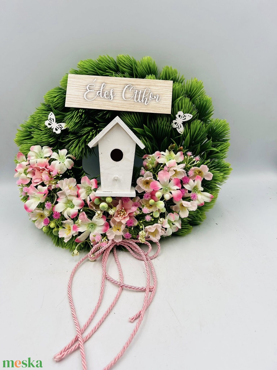 ajtódísz műzöld alappal � házikóval, Édes otthon felirattal, pillangóval és rózsaszín virágokkal - otthon & életmód - dekoráció - ajtó- és ablak dekoráció - ajtódísz & kopogtató - Meska.hu