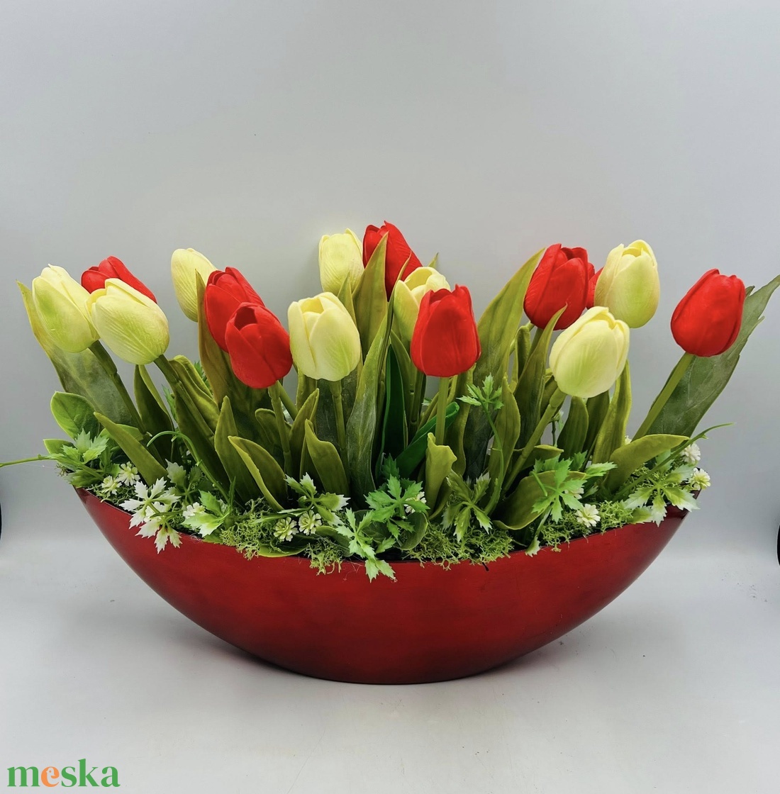 Tulipános tál csónak kapsóban - otthon & életmód - virágdekoráció - virágdíszek - asztali virágdísz - Meska.hu