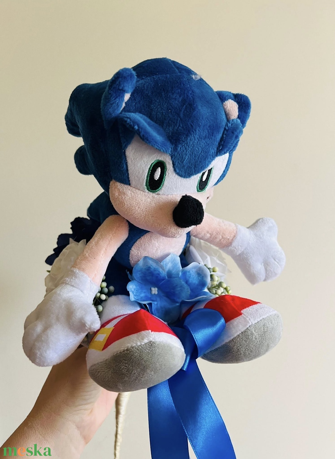 Sonic ballagási csokor � plüss figurával, kék virág díszítéssel - otthon & életmód - virágdekoráció - virágok - virágcsokor - Meska.hu