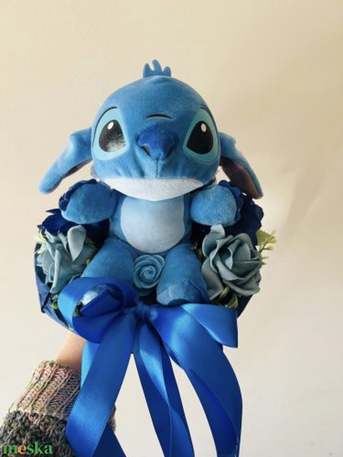 Stitch kék plüssös ballagási csokor művirágokkal - otthon & életmód - virágdekoráció - virágok - virágcsokor - Meska.hu