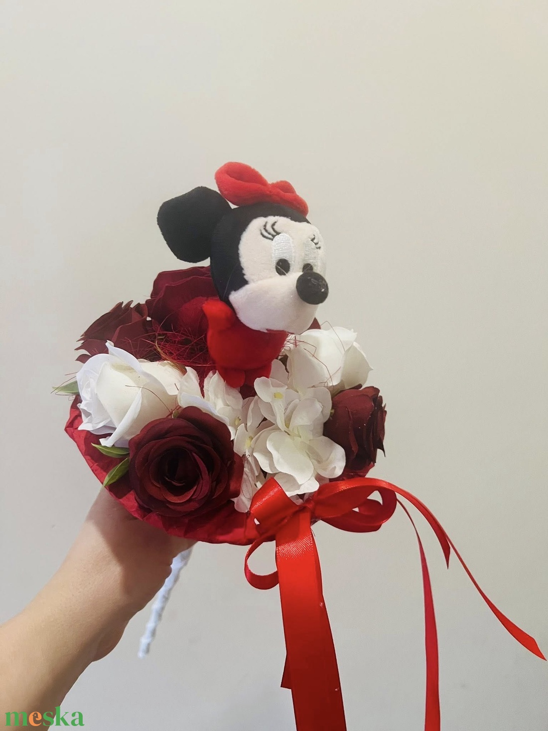 Minnie ballagási csokor piros színben � plüss figurával - otthon & életmód - virágdekoráció - virágok - virágcsokor - Meska.hu