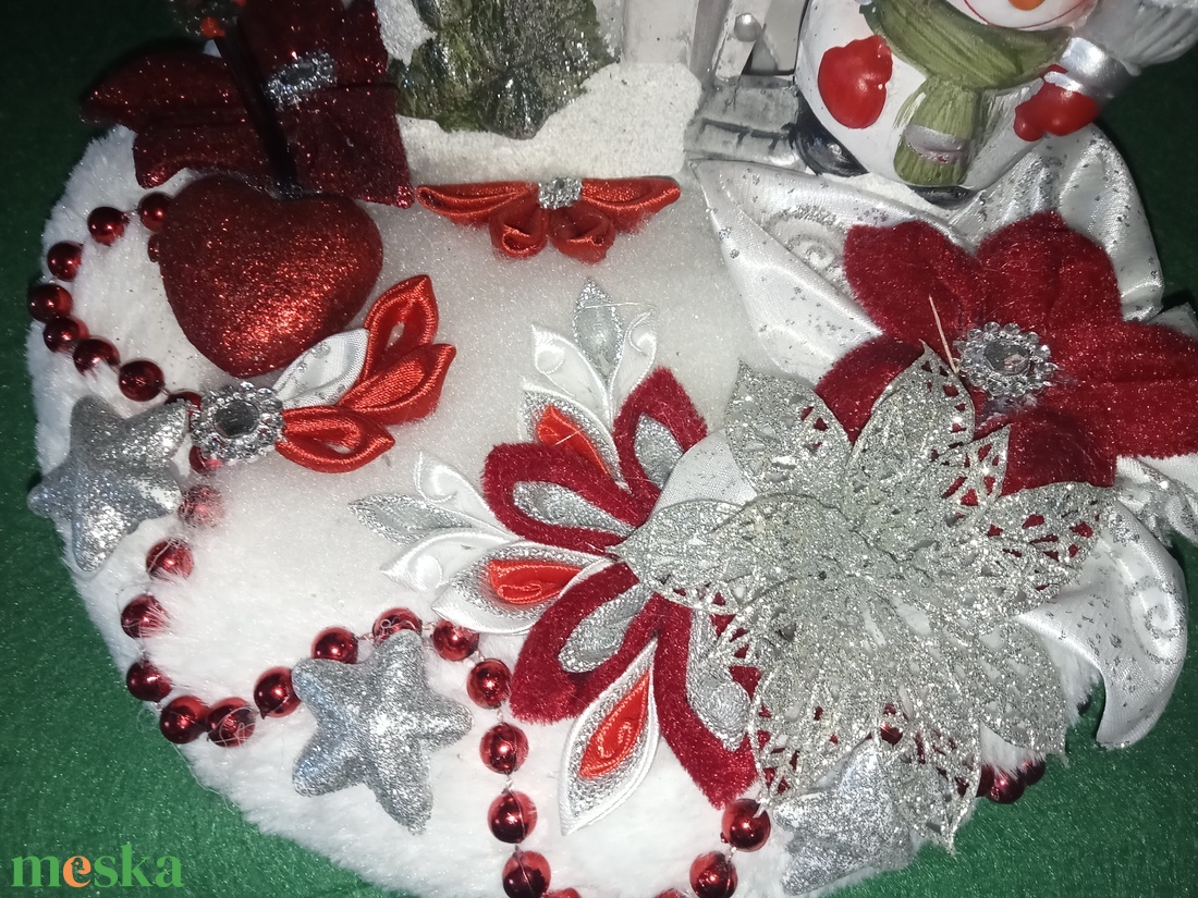 Világító házikós asztaldísz ezüst-pirosban - karácsony - adventi díszek - adventi asztaldísz - Meska.hu