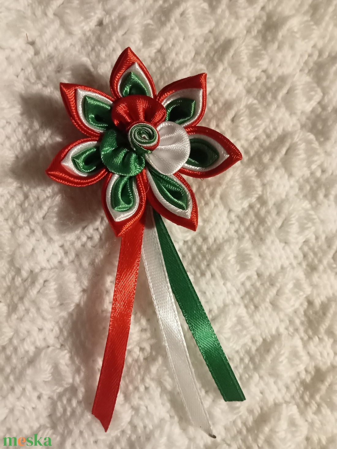 Kokárda szalaggal - ékszer - kitűző és bross - Meska.hu