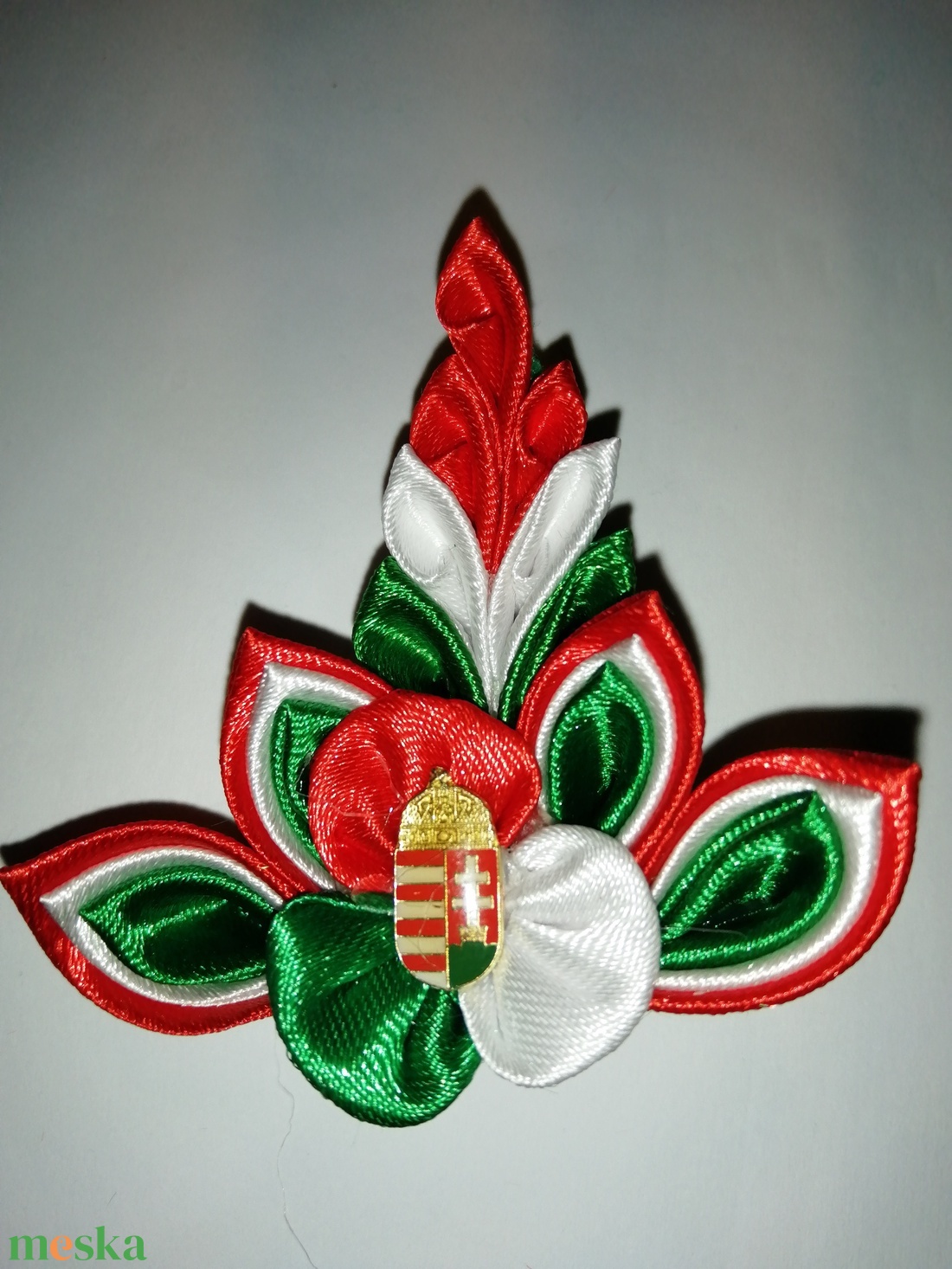Kokárda csúcsos - ékszer - kitűző és bross - Meska.hu