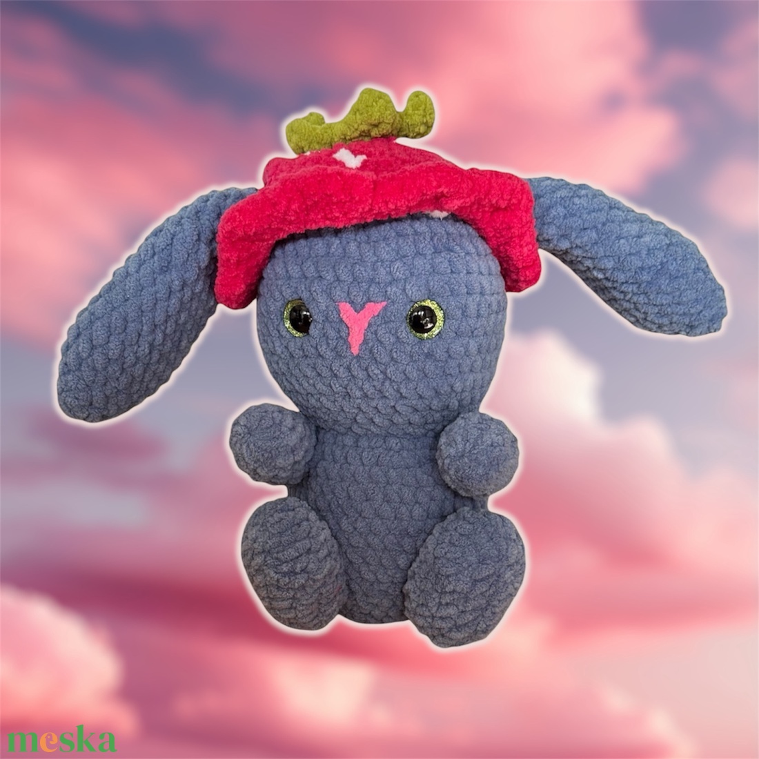 Horgolt epres sapkás nyuszi - játék & sport - plüssállat & játékfigura - nyuszi - Meska.hu