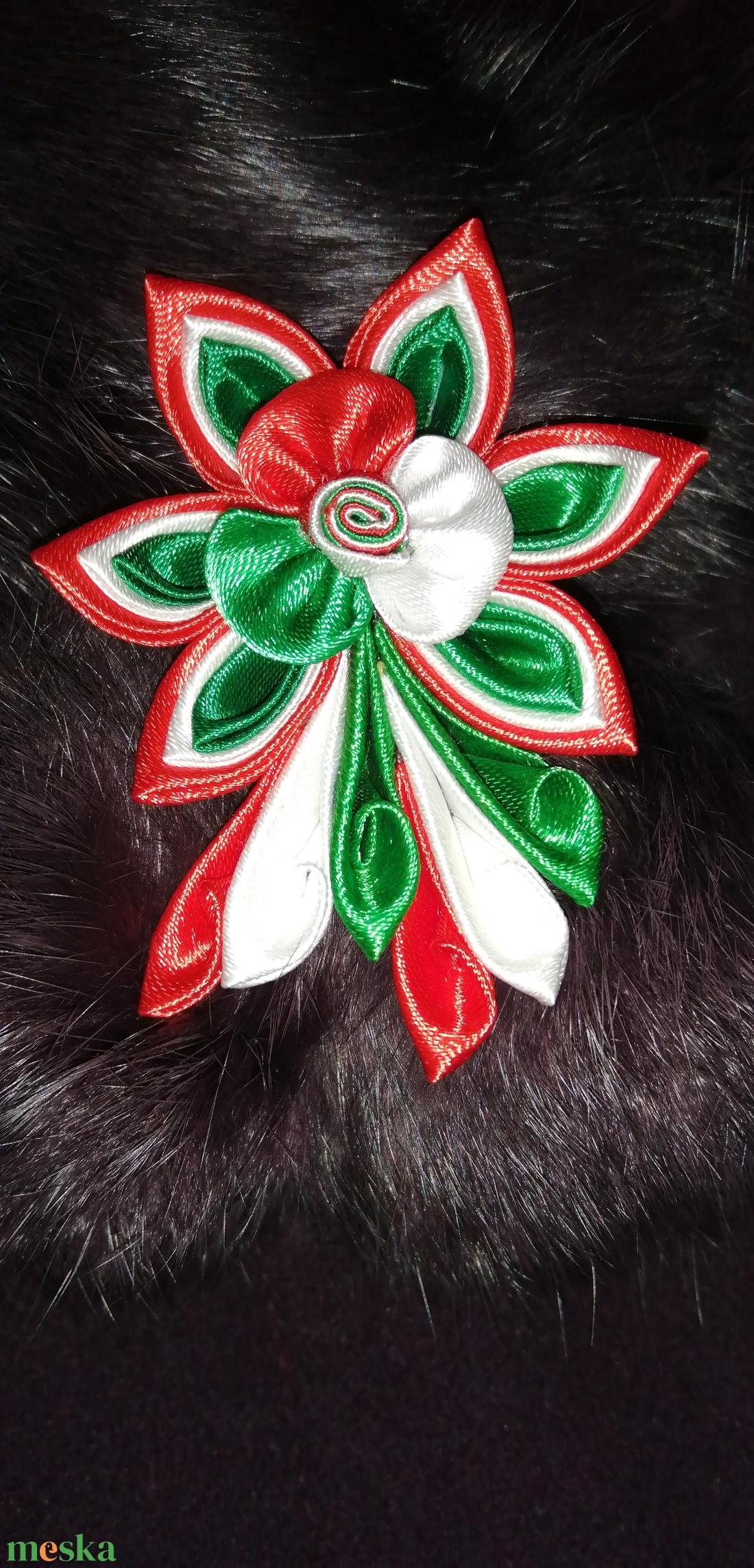 Kokárda kitűző - ékszer - kitűző és bross - kitűző - Meska.hu Kokárda kitűző - ékszer - kitűző és bross - kitűző - Meska.hu