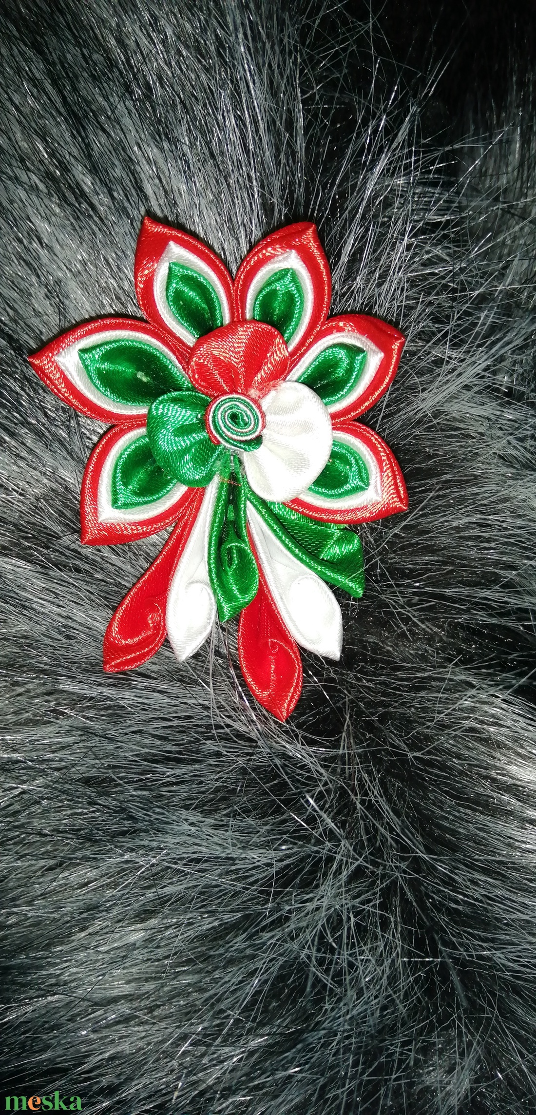 Kokárda kitűző - ékszer - kitűző és bross - kitűző - Meska.hu Kokárda kitűző - ékszer - kitűző és bross - kitűző - Meska.hu
