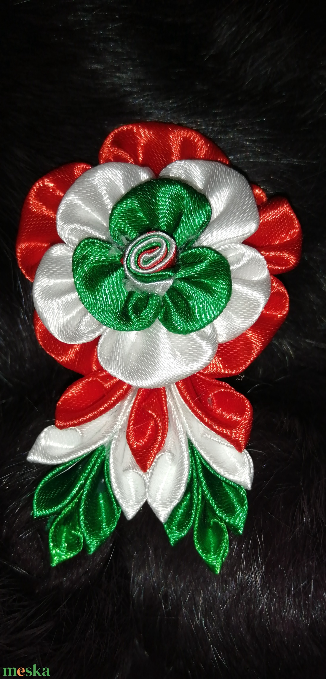 Kokárda kitűző, ékszer, ajtódísz - ékszer - kitűző és bross - kitűző - Meska.hu Kokárda kitűző, ékszer, ajtódísz - ékszer - kitűző és bross - kitűző - Meska.hu