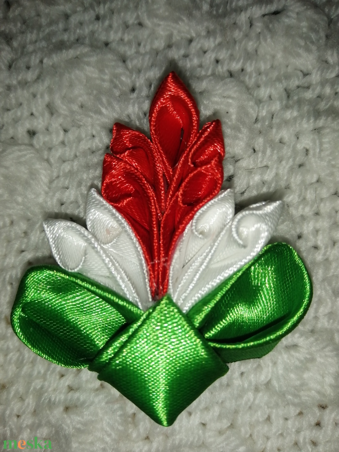 Kokárda virág kitűző - ékszer - kitűző és bross - kitűző - Meska.hu Kokárda virág kitűző - ékszer - kitűző és bross - kitűző - Meska.hu