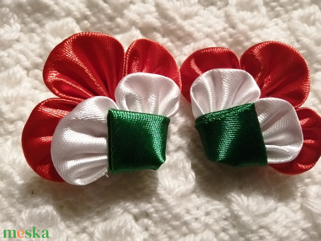 Kokárda szív - ékszer - kitűző és bross - kitűző - Meska.hu Kokárda szív - ékszer - kitűző és bross - kitűző - Meska.hu