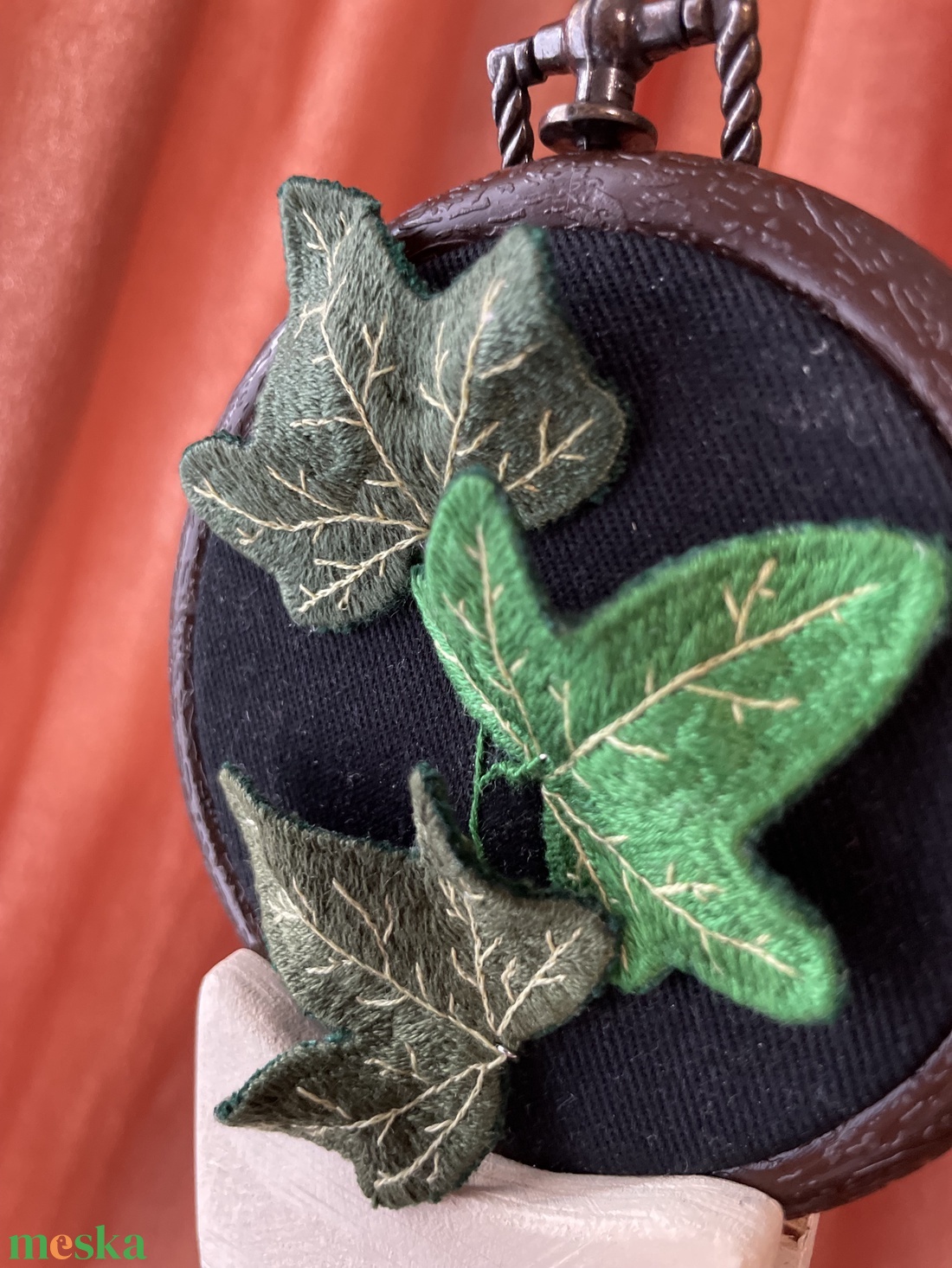 Hímzett borostyán - otthon & életmód - dekoráció - dísztárgy - Meska.hu