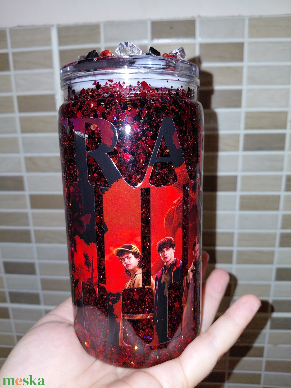 Stranger things csillámos pohár  - otthon & életmód - konyhafelszerelés, tálalás - tálalás - pohár - Meska.hu