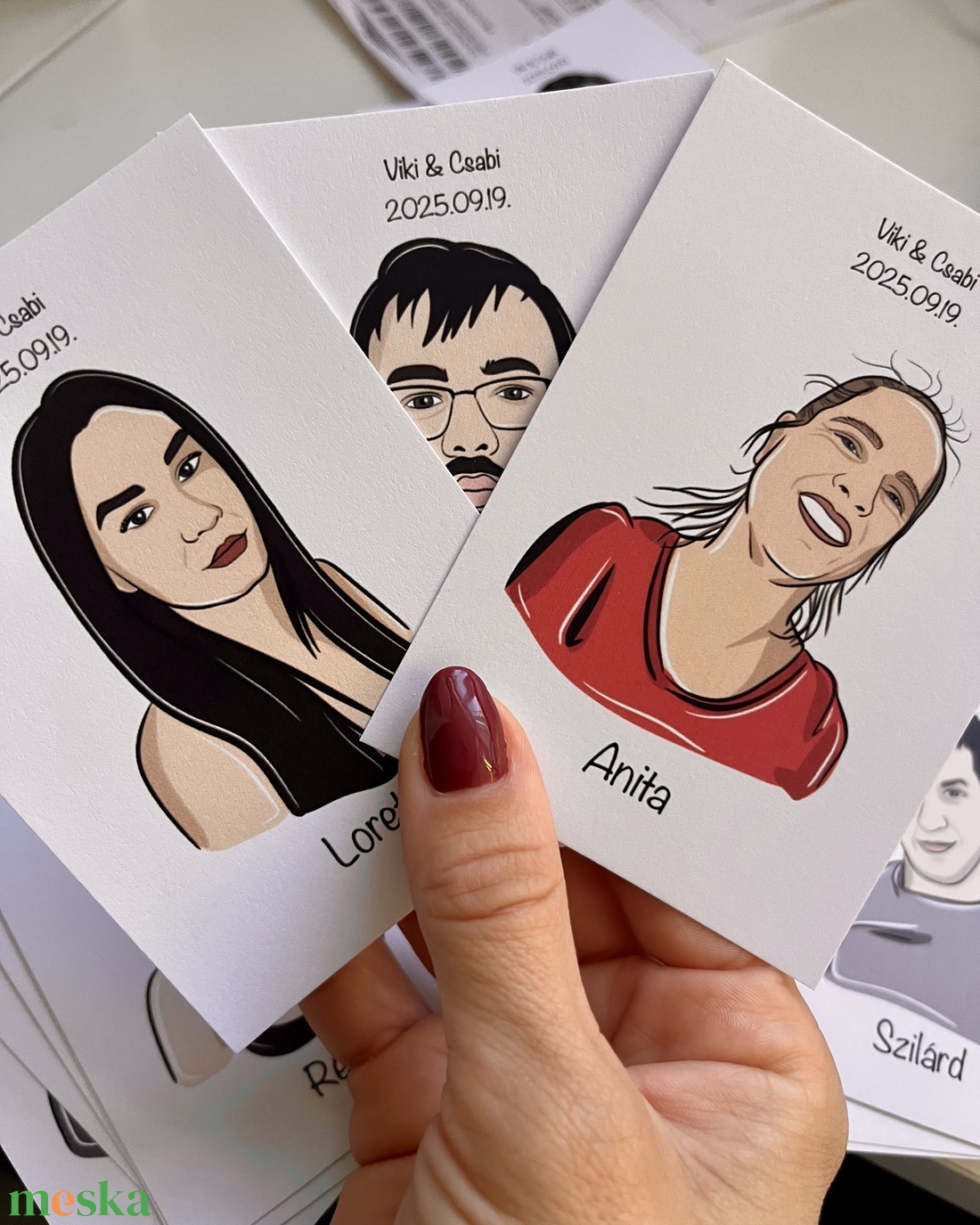 Egyedi, kézzel rajzolt esküvői ültetőkártyák portrékkal - köszönőajándék is egyben a vendégeknek - esküvő - emlék & ajándék - köszönőajándék - Meska.hu