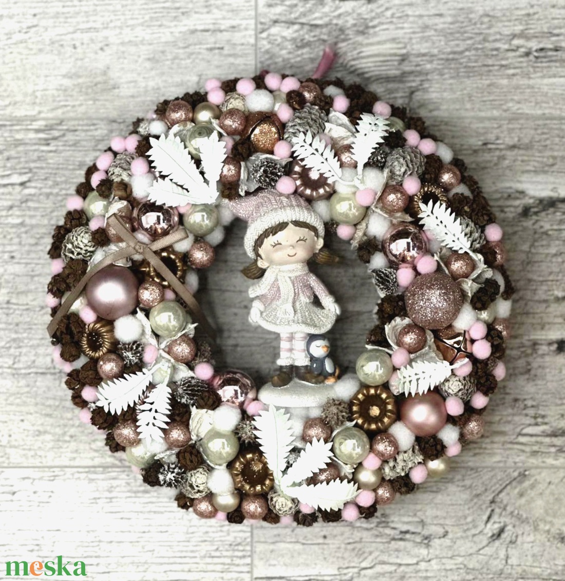 Karácsonyi ajtódísz kislánnyal bronz-rosegold  - karácsony - adventi díszek - adventi ajtódísz - Meska.hu