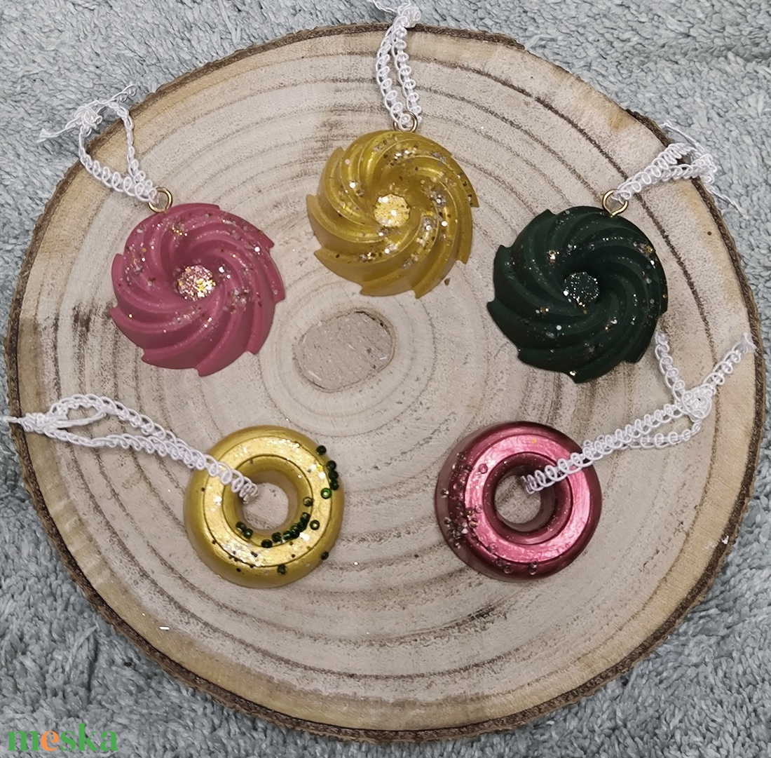 Gipsz kuglóf és fánk karácsonyfadíszek  - karácsony - karácsonyi lakásdekoráció - karácsonyi lakásdíszek - Meska.hu