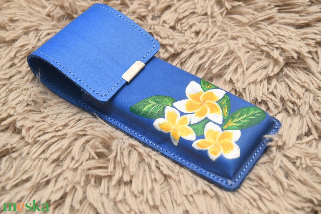 Plumeria királykék bőr tolltartó - otthon & életmód - papír, írószer - tolltartó & ceruzatekercs - Meska.hu Plumeria királykék bőr tolltartó - otthon & életmód - papír, írószer - tolltartó & ceruzatekercs - Meska.hu