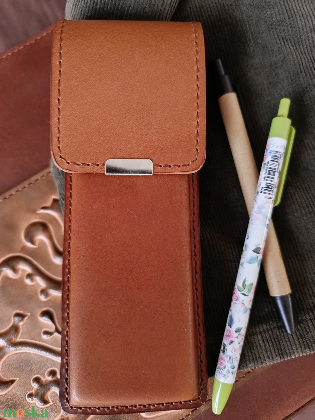 Barna bőr tolltartó - otthon & életmód - papír, írószer - tolltartó & ceruzatekercs - Meska.hu
