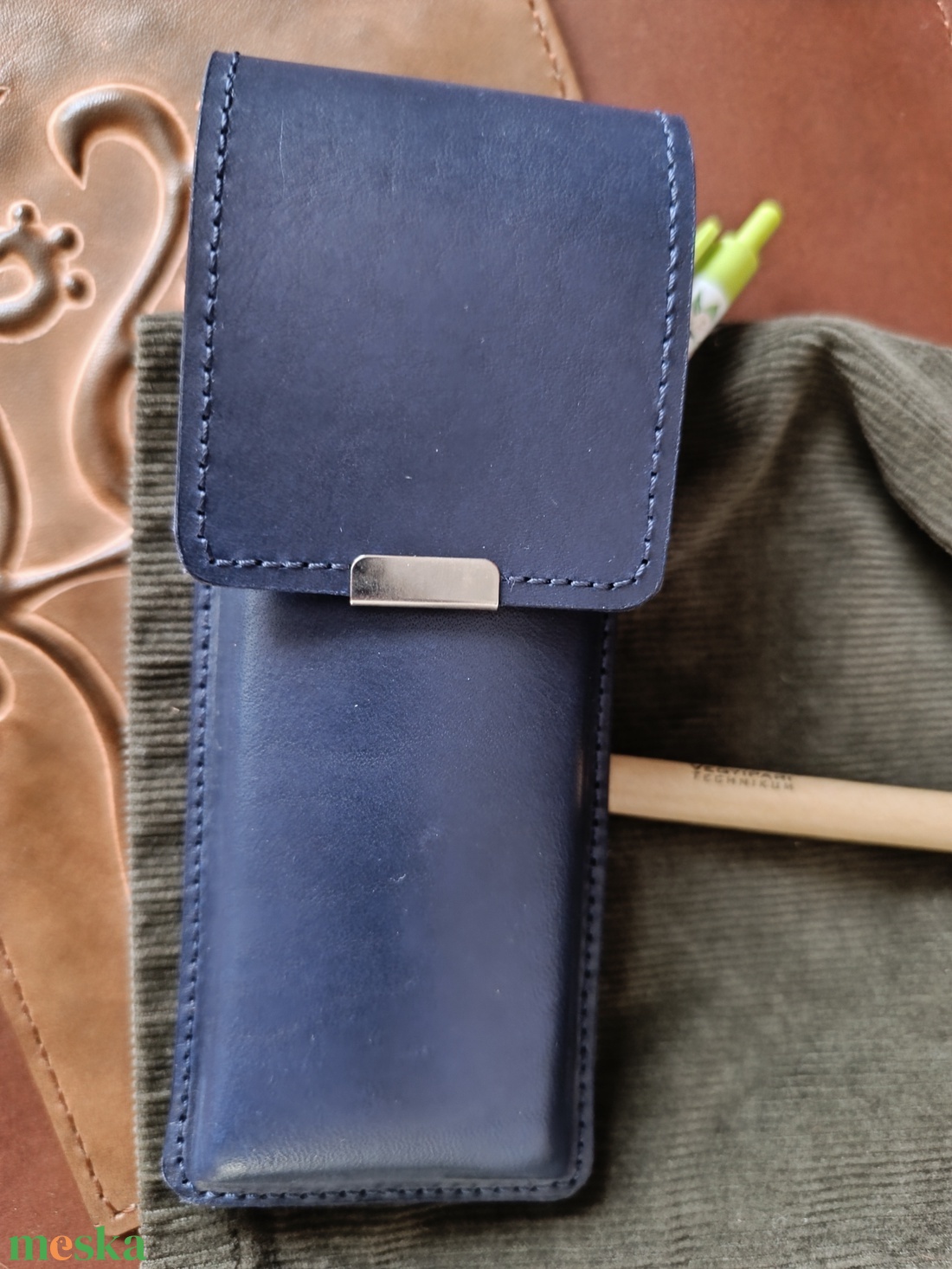 Mélykék bőr tolltartó - otthon & életmód - papír, írószer - tolltartó & ceruzatekercs - Meska.hu