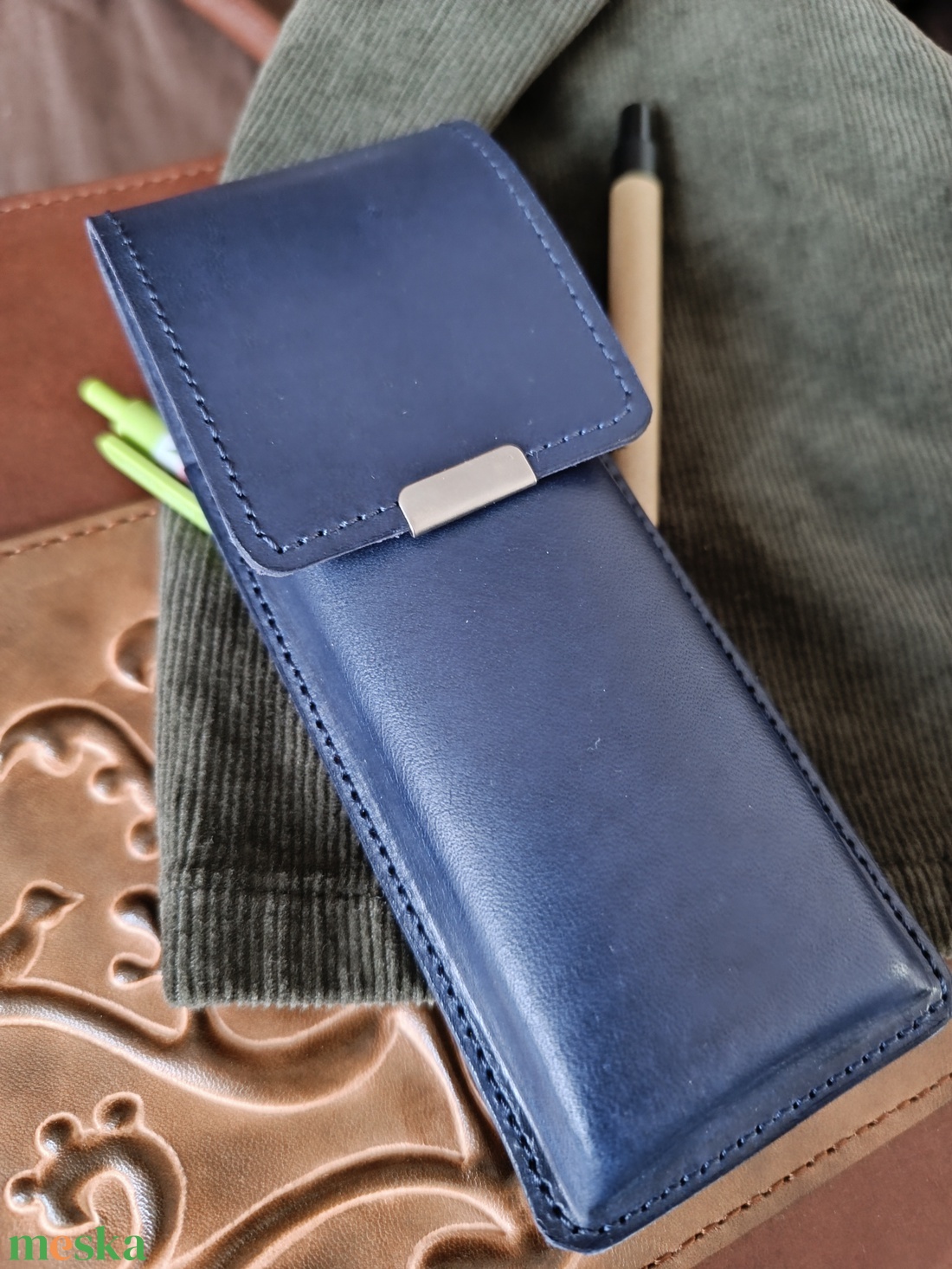 Mélykék bőr tolltartó - otthon & életmód - papír, írószer - tolltartó & ceruzatekercs - Meska.hu