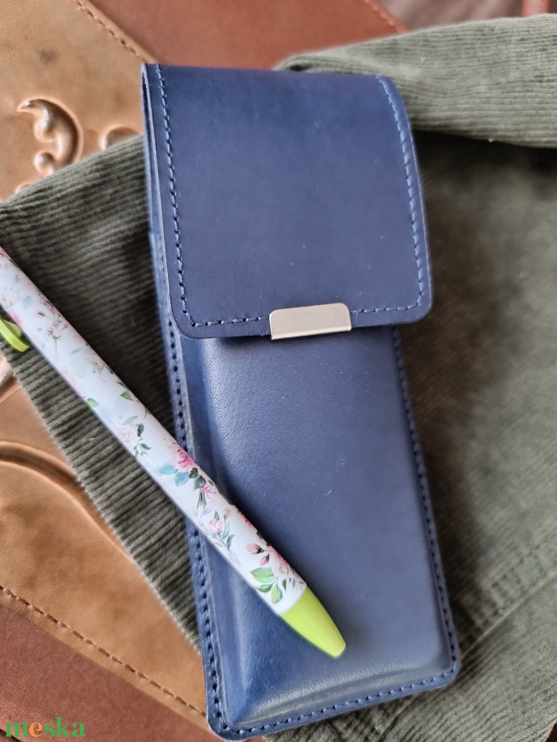 Mélykék bőr tolltartó - otthon & életmód - papír, írószer - tolltartó & ceruzatekercs - Meska.hu