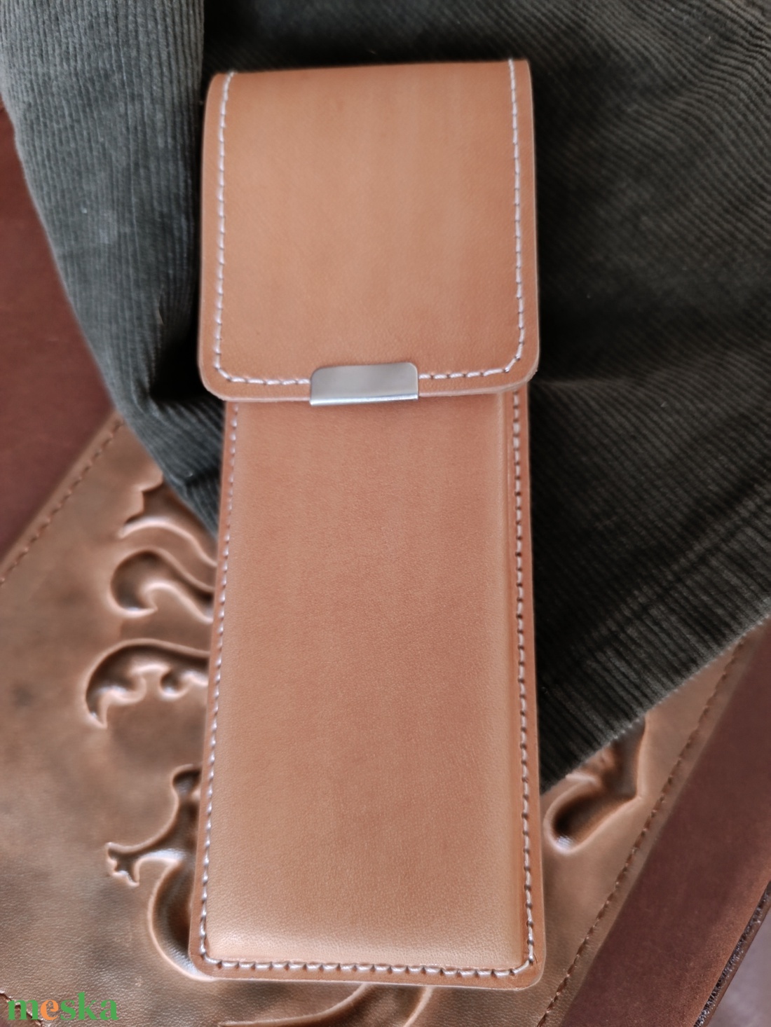 Világosbarna bőr tolltartó - otthon & életmód - papír, írószer - tolltartó & ceruzatekercs - Meska.hu