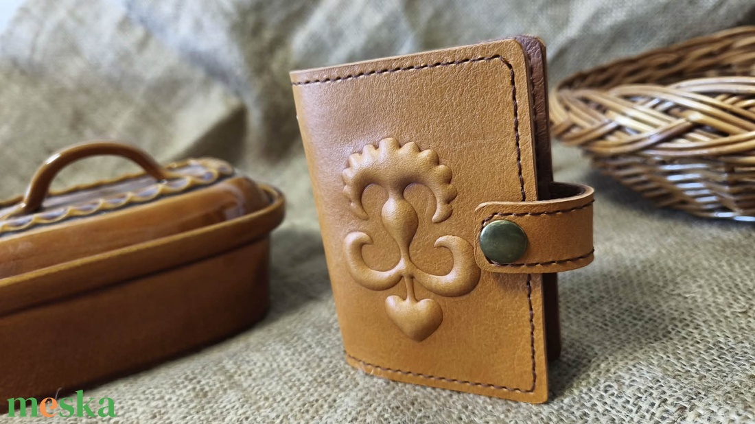 Domborított díszítésű kártyatartó - táska & tok - pénztárca & más tok - kártyatartó & irattartó - Meska.hu
