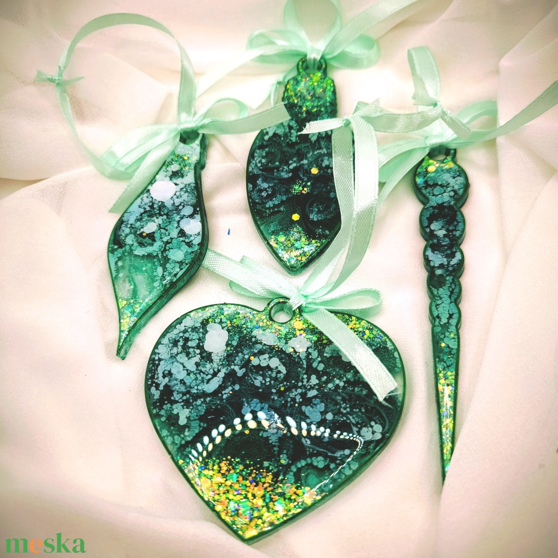 Akasztós karácsonyi díszek - karácsony - karácsonyi lakásdekoráció - karácsonyfadíszek - Meska.hu