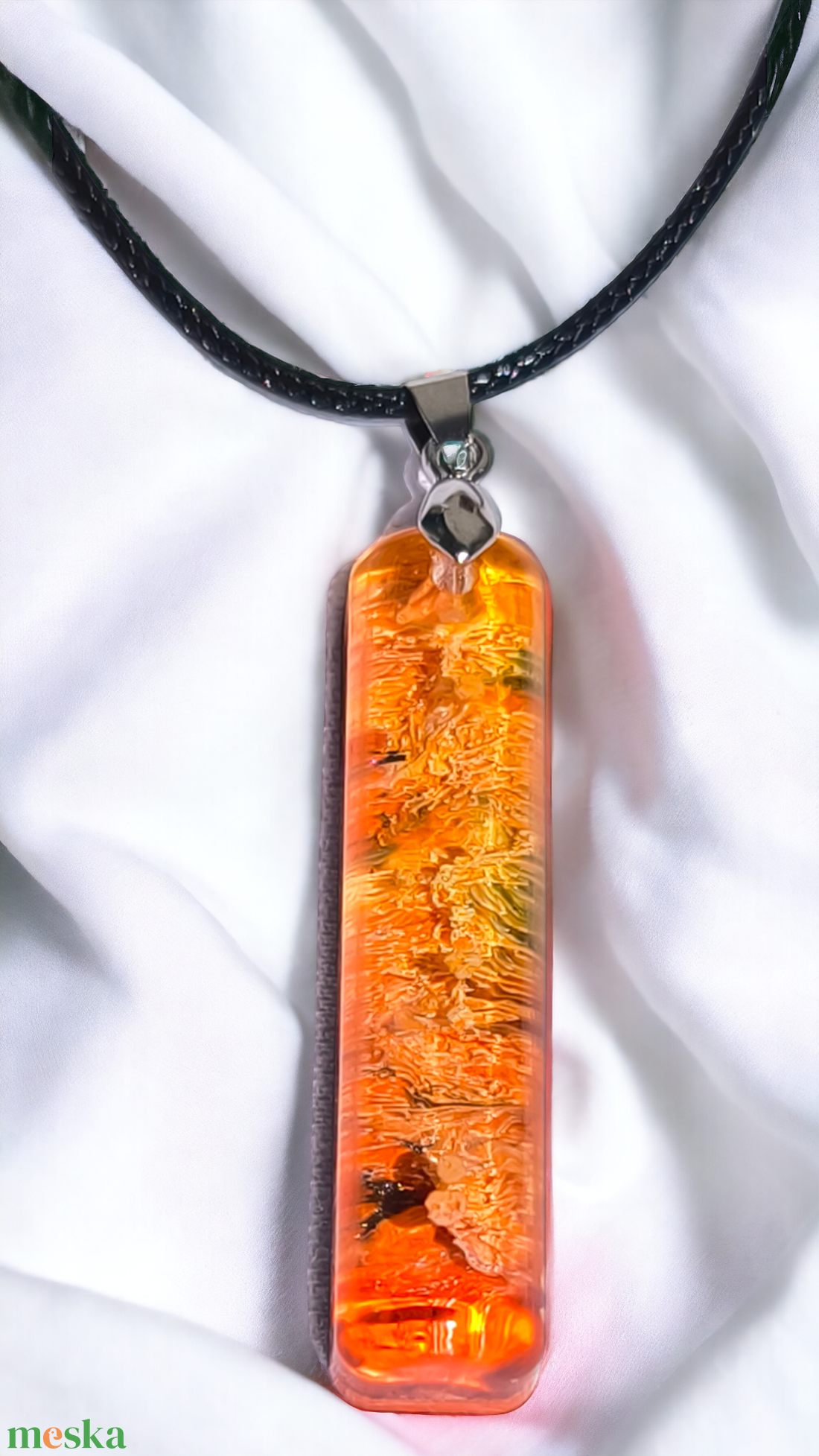 Nyaklánc narancsszínű medállal - ékszer - nyaklánc - medálos nyaklánc - Meska.hu