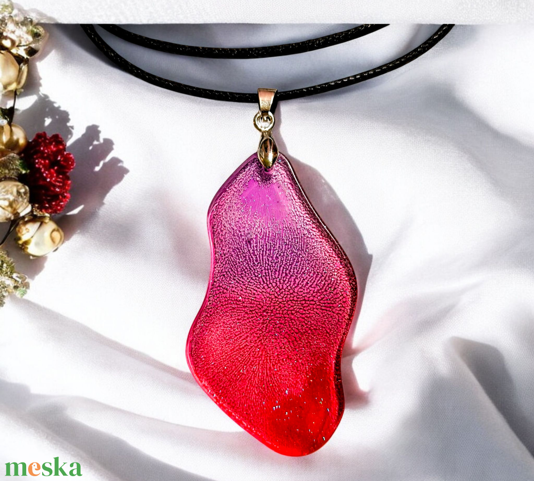 Nyaklánc epoxi medállal - ékszer - nyaklánc - medálos nyaklánc - Meska.hu