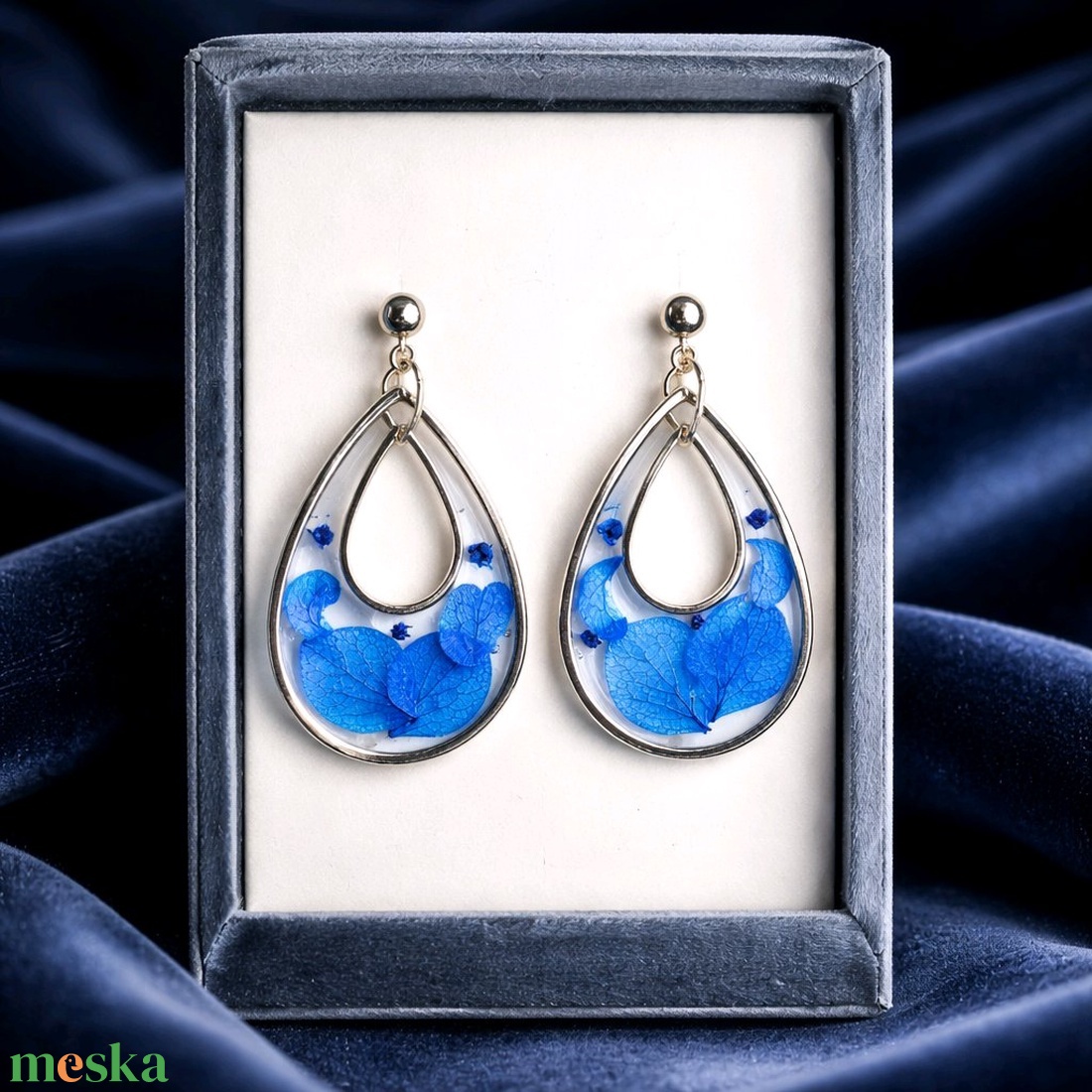 Éjkék hortenziás fülbevaló - ékszer - fülbevaló - lógó fülbevaló - Meska.hu