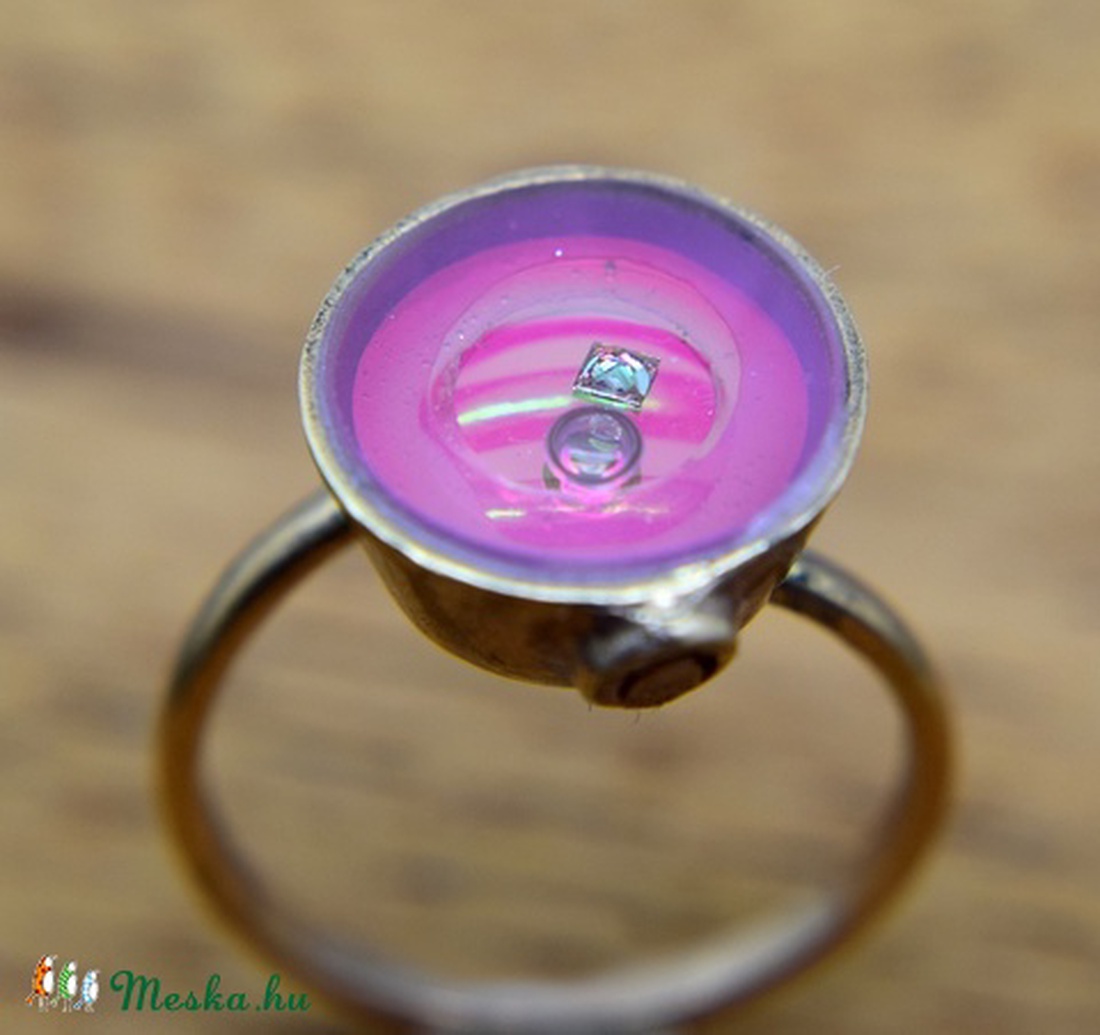 Rózsák Tere Templomának üvegéből gyűrű  -  - Meska.hu