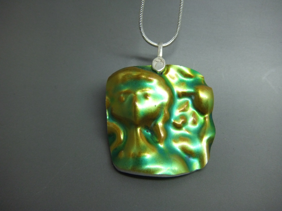 Zsolnay Szőlőszüret vázából medál -  - Meska.hu