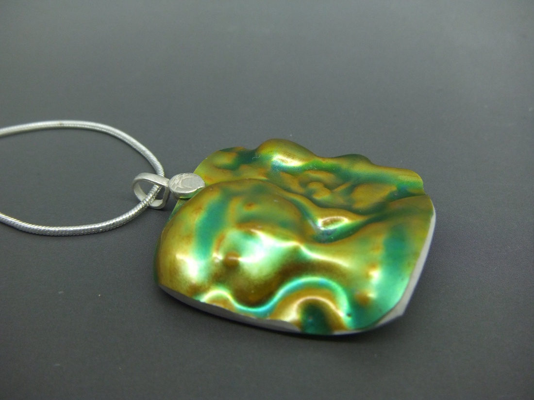 Zsolnay Szőlőszüret vázából medál -  - Meska.hu