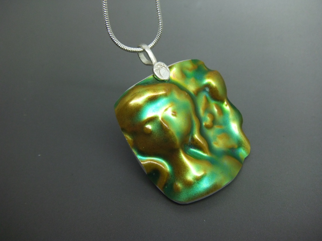 Zsolnay Szőlőszüret vázából medál -  - Meska.hu