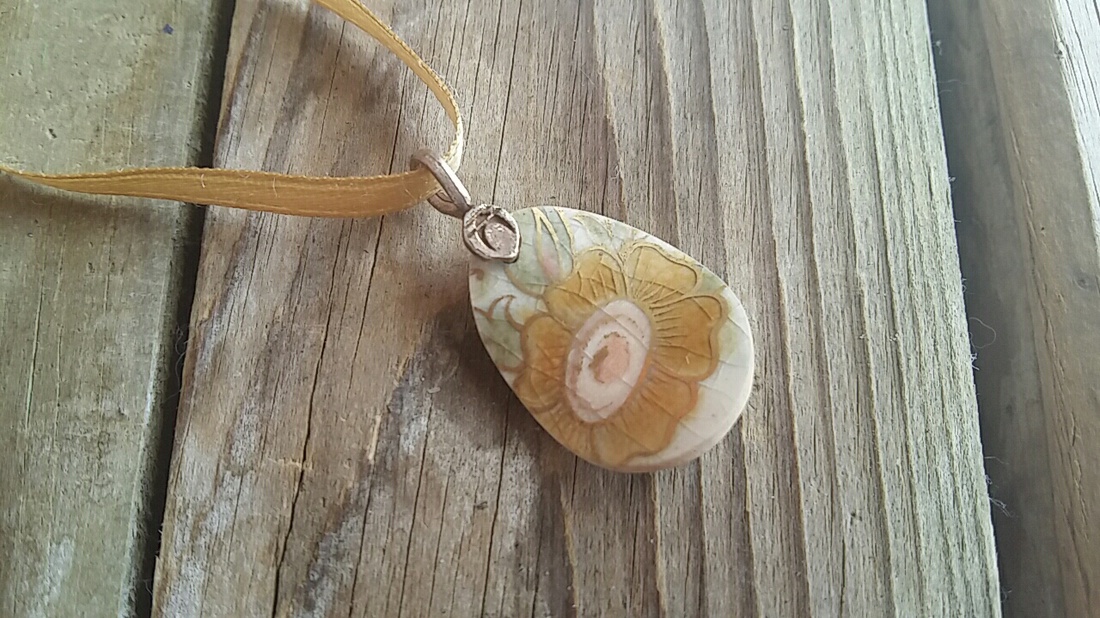 Fénylő virágos medál -  - Meska.hu