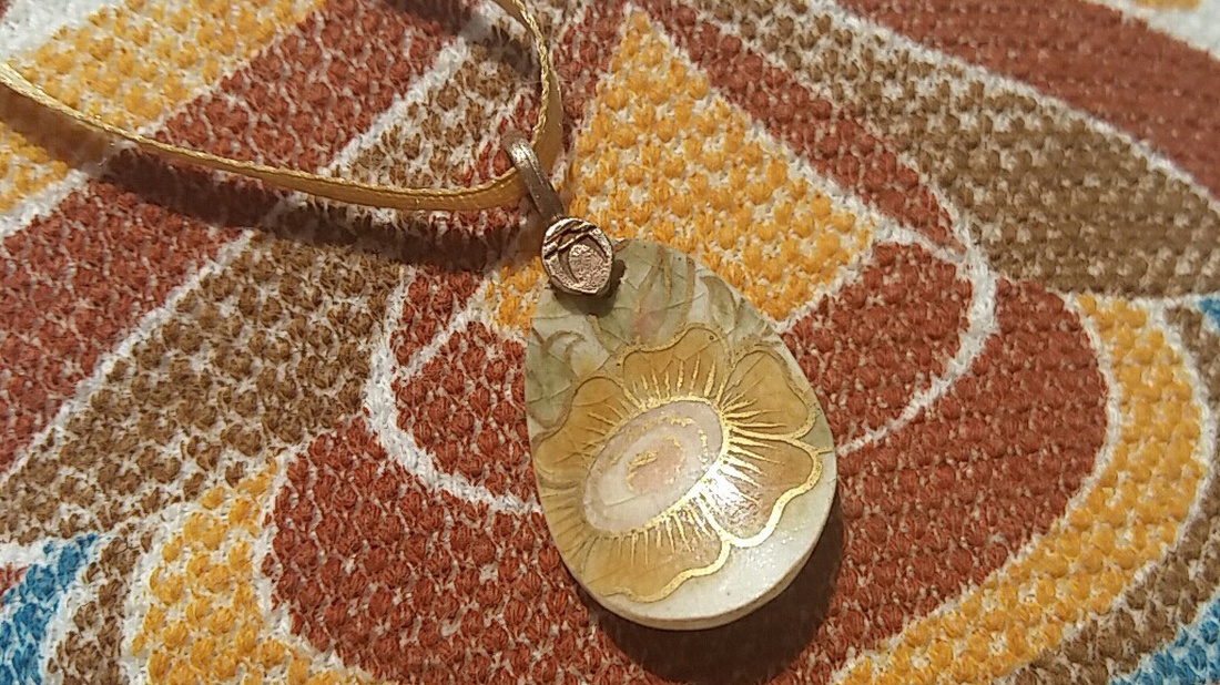 Fénylő virágos medál -  - Meska.hu