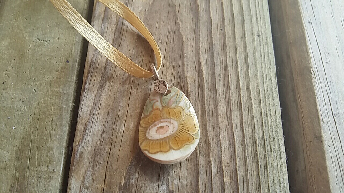 Fénylő virágos medál -  - Meska.hu