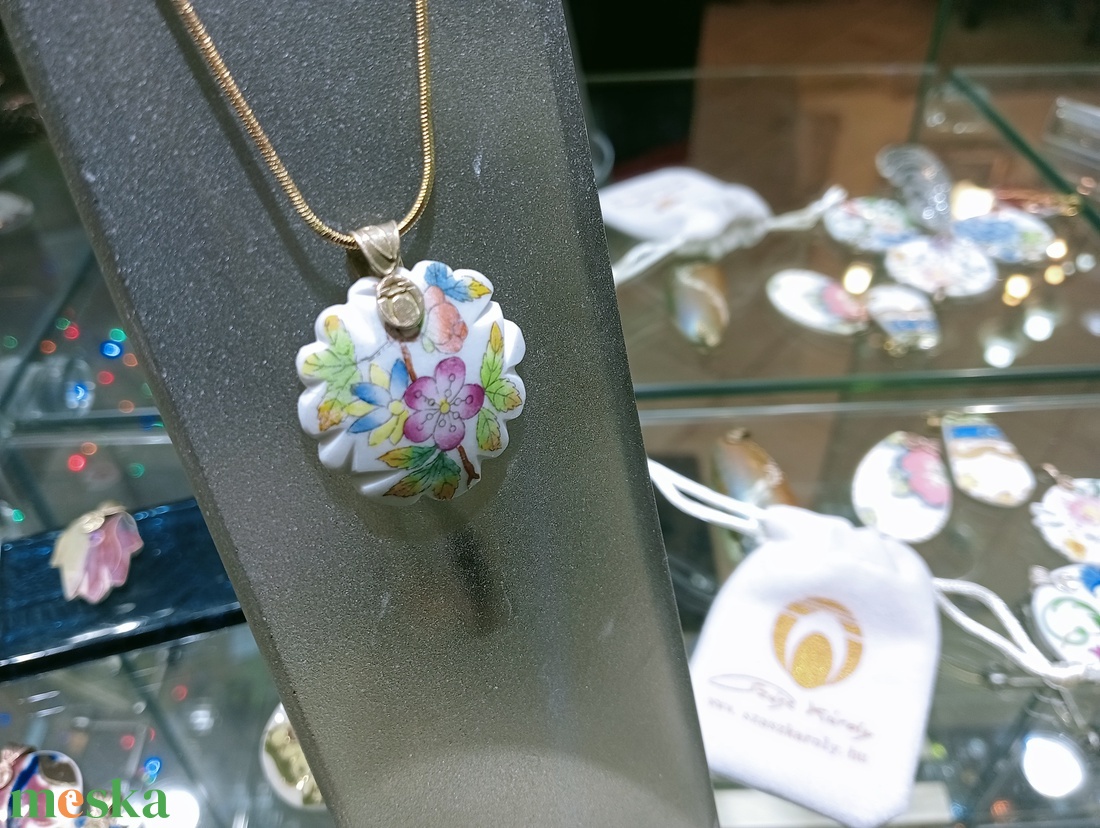 Herendi virágzás medálja - ékszer - nyaklánc - medál - Meska.hu