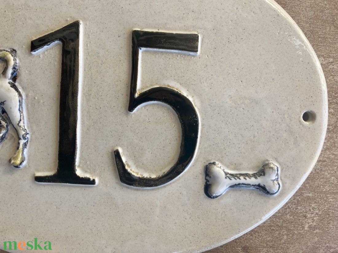 Ovális formjú házszámtábla kutyával - otthon & életmód - ház & kert - házszám - Meska.hu