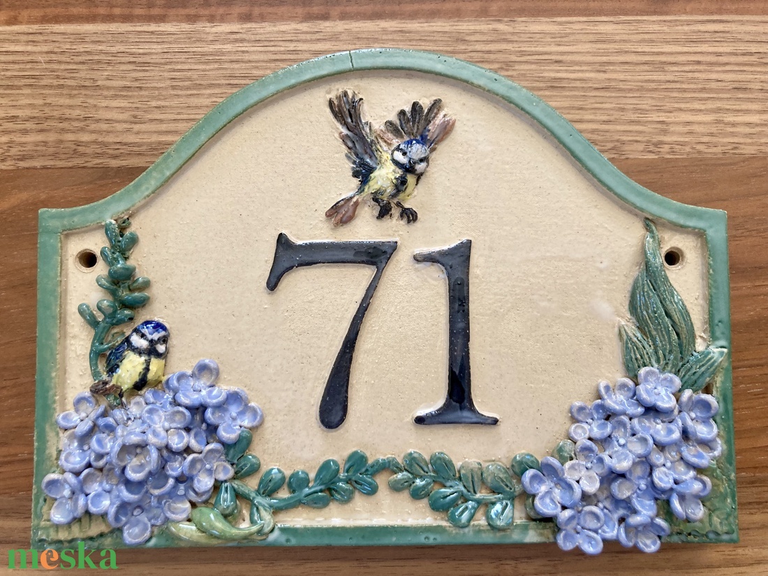 Bajusz formájú házszámtábla széncinkékkel, hortenziával, 71-s számmal - otthon & életmód - ház & kert - házszám - Meska.hu