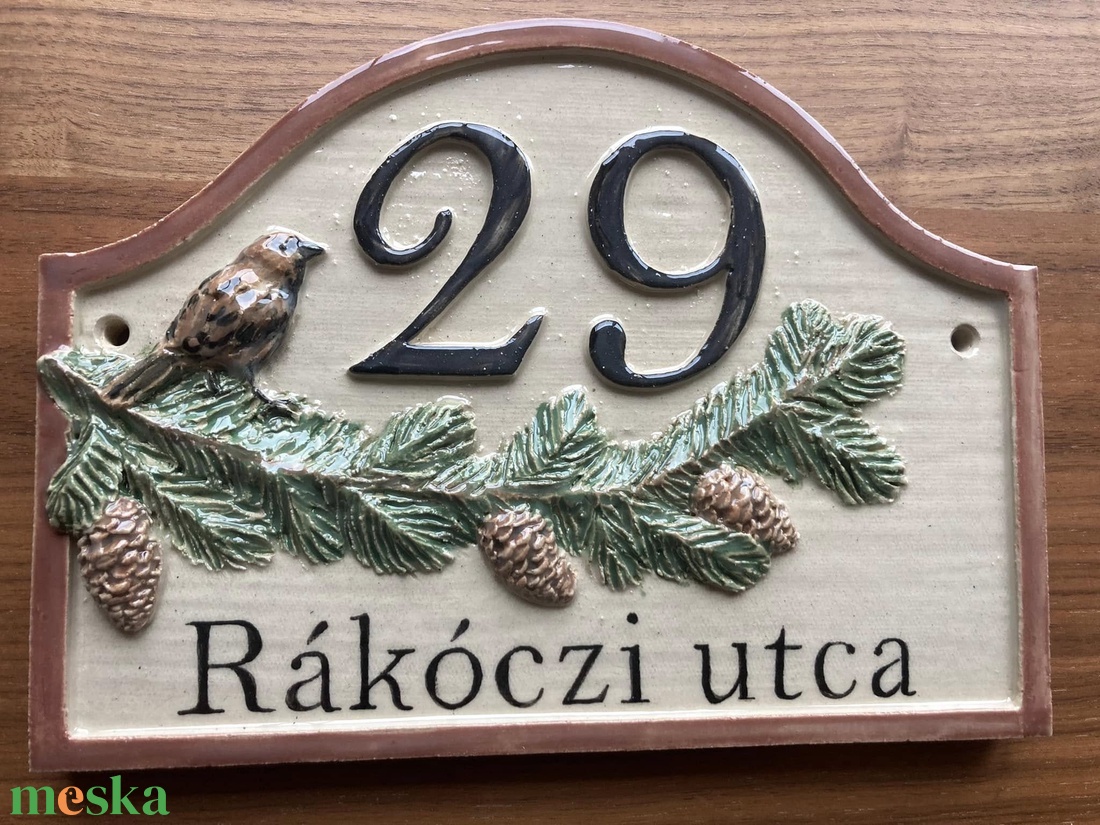 Bajusz formájú házszámtábla széncinkével, fenyőággal - otthon & életmód - ház & kert - házszám - Meska.hu Bajusz formájú házszámtábla széncinkével, fenyőággal - otthon & életmód - ház & kert - házszám - Meska.hu