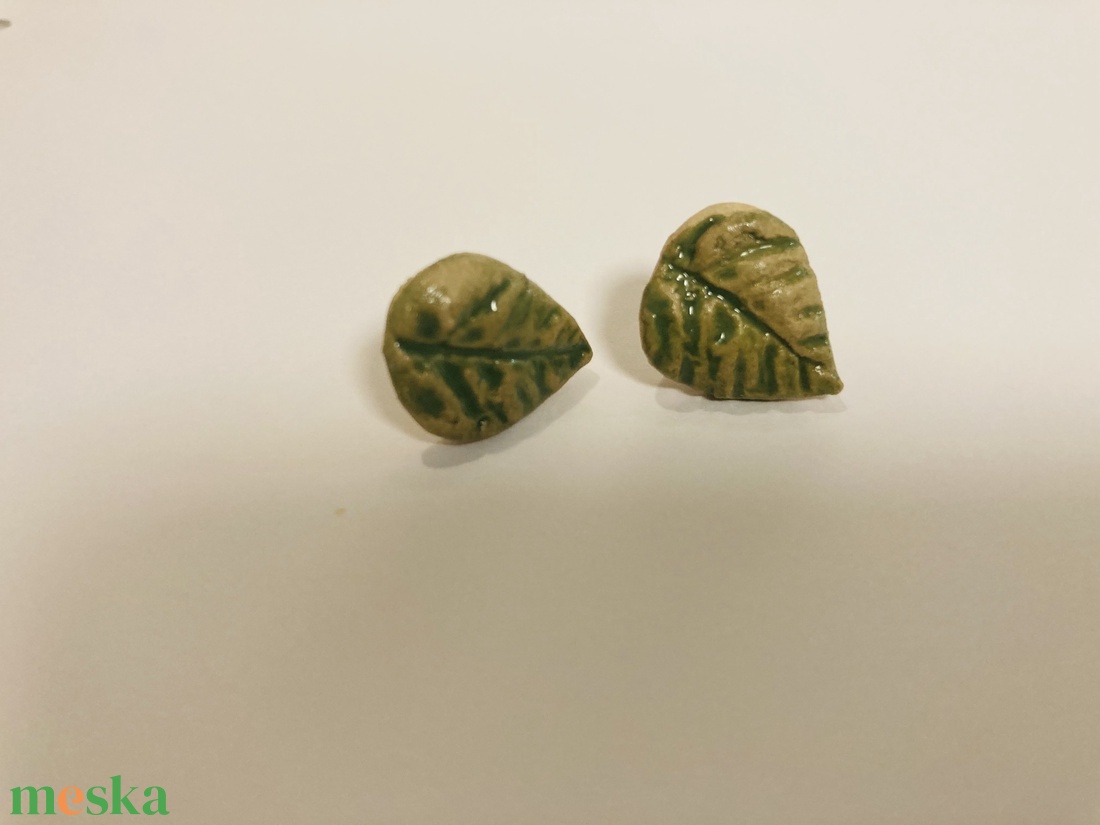 Levél kerámia fülbevaló - ékszer - fülbevaló - pötty fülbevaló - Meska.hu