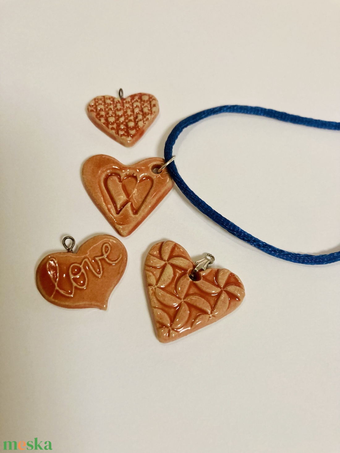 Kerámia szív medál - ékszer - nyaklánc - bogyós nyaklánc - Meska.hu