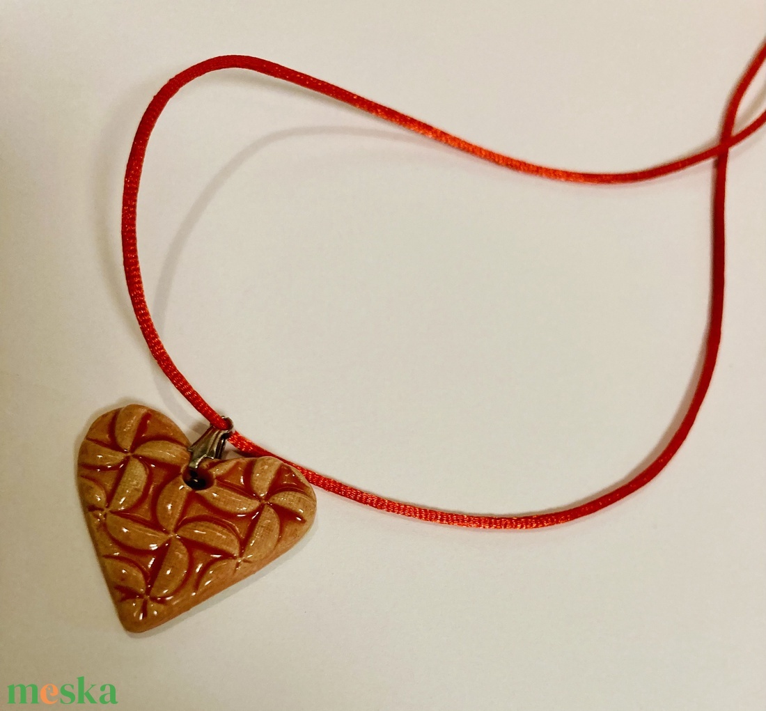 Kerámia szív medál - ékszer - nyaklánc - bogyós nyaklánc - Meska.hu
